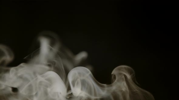 Smoke on a black background, Ultra Slow Motion alt