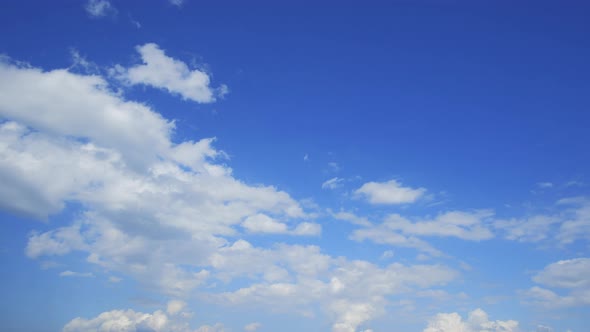 Vibrant blue sky with cloud on a cloudy day time lapse.