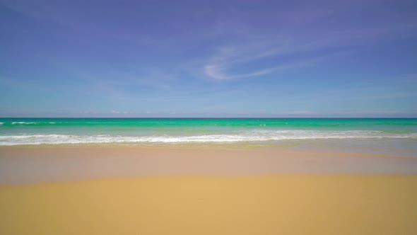 Beach scenery, waves and turquoise waters