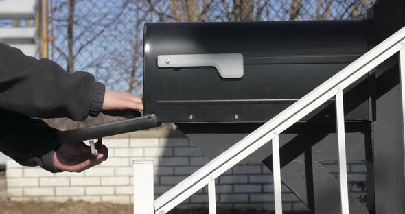 Getting The Mail Inside The Mailbox 4K