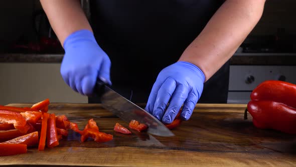 The Cook Cuts Sweet Pepper 3