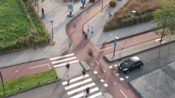 Pedestrians and cyclists sharing the street in rush hour, dynamicement, time lapse