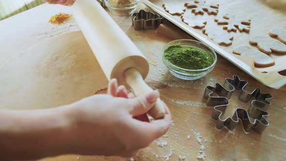 Make gingerbread christmas cookies