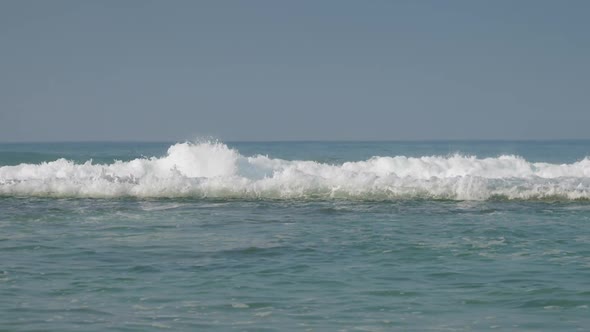 Breathtaking Boundless Turquoise Ocean with Large White Wave