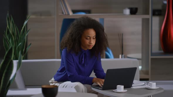 Beautiful African American Businesswoman Work Laptop Waiting Colleague in Cafe