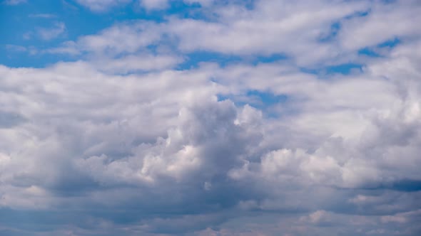 Cumulus Clouds Move in the Blue Sky Cloudscape Timelapse