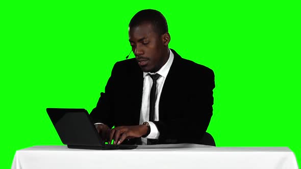 Call Center Operator Accepts the Order Online. Green Screen