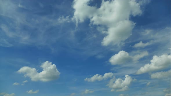 Time lapse of white cloud moving pass around sky background