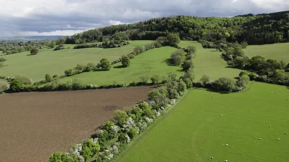 Elmley 1 Bb Cinamatic Uk Aerial Landscape Wooded Hills Spring Season Elmley Castle North Cotswolds