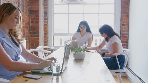 Businesswomen working on laptop 4k