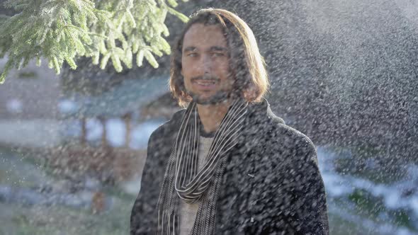 Man posing on a winter day alt