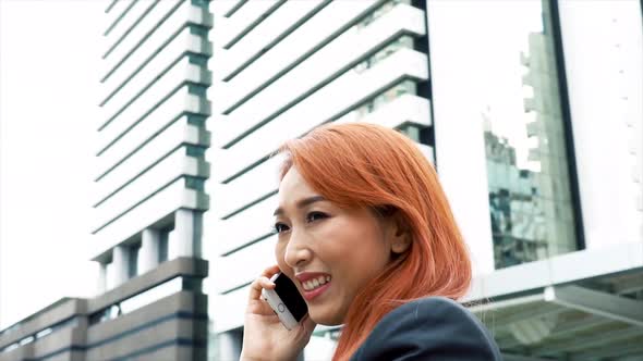 Smart Business Woman Talking on the Mobile Phone with Smiling Over Building Cityscape Background