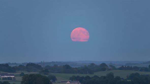 Full Hunter's Red Blood Moon Rise