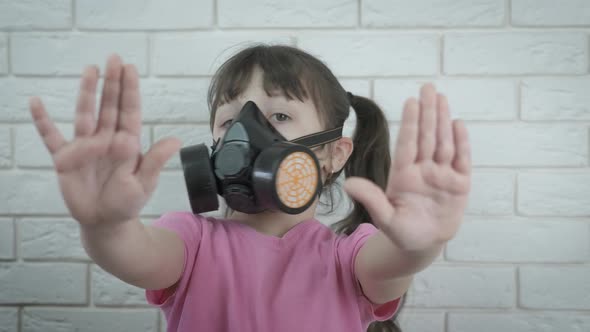 Epidemic. Frightened child in a respirator. 