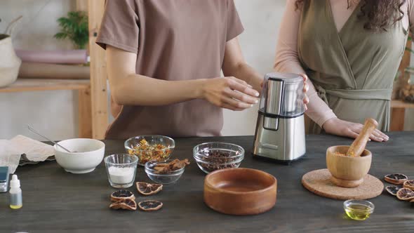 Grinding Coffee Beans In Blender To Make Scrub