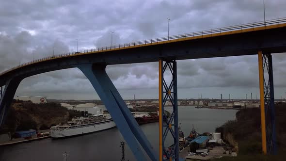 Bird Flight over the Juliana Bridge seeing cars pass you by