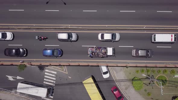 Satellite view of traffic on a roundabout and overpass in the Soyapango area of San Salvador, El Sal