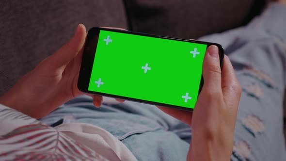 Smartphone with pre-keyed green screen