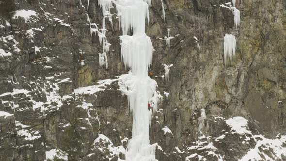 Maineline, Mount Kineo two climbers scale frozen cliff face 4K