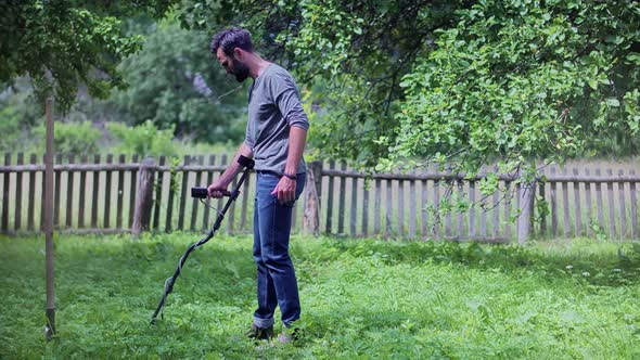 Treasure Hunting Metal Detector. Archeologist Coin Detector Equipment. Lost Jewelry Search.