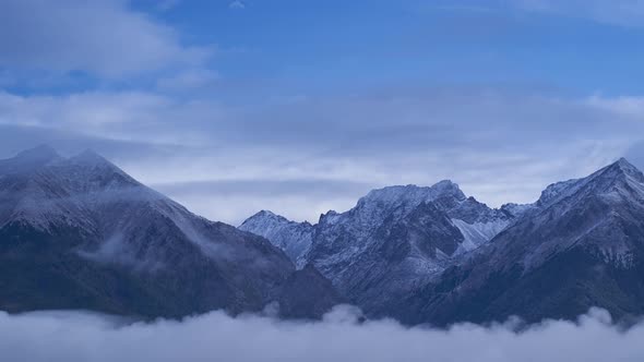 time lapse. sayans. foggy mountains of Russia