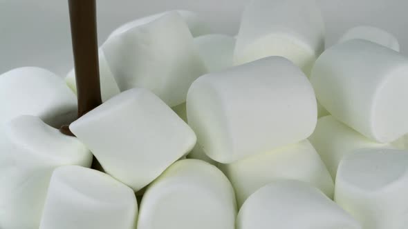 Marshmallow with chocolate, Slow Motion alt