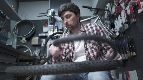 Replacing a Bicycle Tube and Tire in a Bicycle Shop