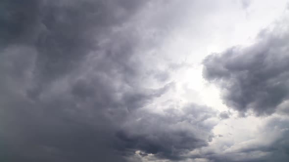 TimeLapse overcast sky In the time of cloud formation as rain