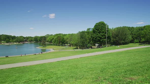 Pan left view of the Beaver Lake