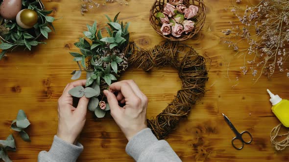 Hands Makes Easter Floral Wreath for Home Decor