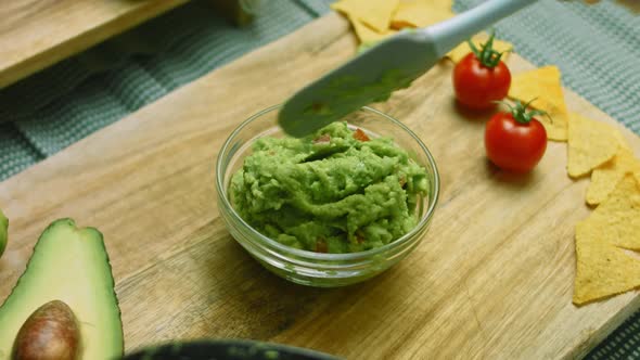 Mix the Ingredients for Guacamole with a Spoon