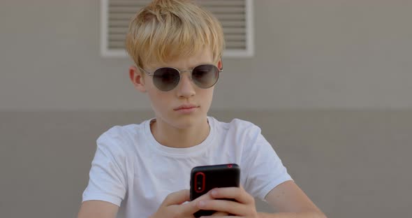 Teen Eyeglasses Uses the Phone