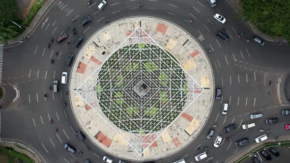 roundabout during sunny day.