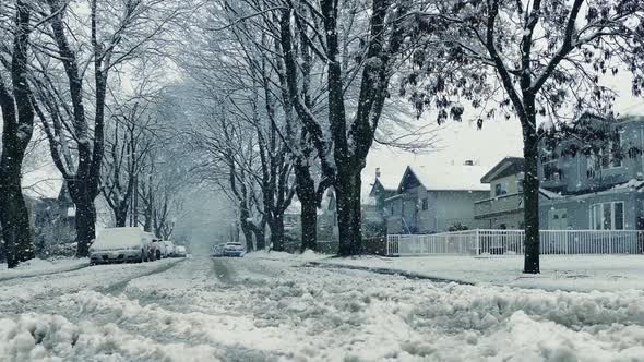 Moving Over Road In Heavy Snowfall alt