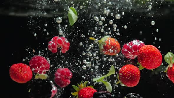 Fresh Raspberries with Blueberries and Fresh Mint