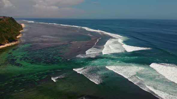 Flight Overlooking the Wonderful Power of the Indian Ocean and the Formation of the Rip Current