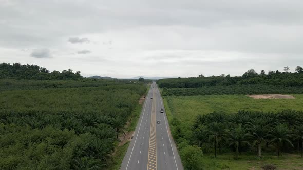 Aerial view of highway in countryside on cloudy day, forwardement