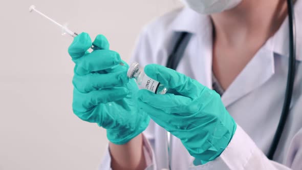 Skillful Doctor Prepare Vaccine Proficiently Before Injection