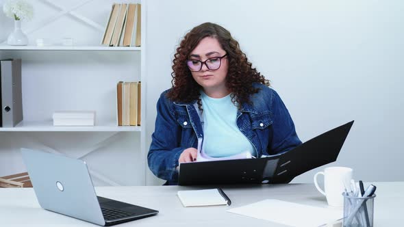 Data Checking Business Project Overweight Woman