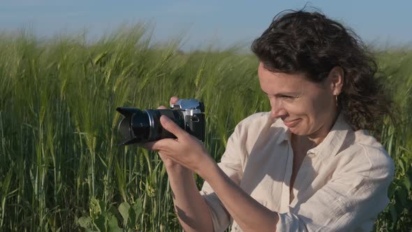 Woman with a camera in nature.