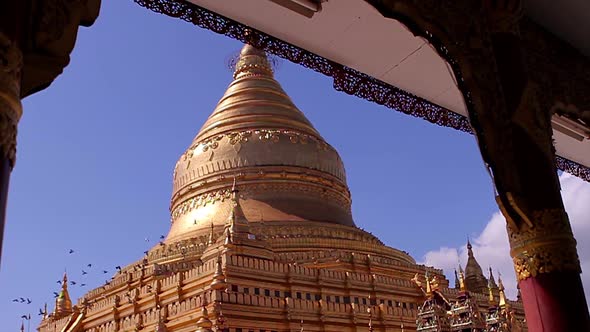 Huge Pagoda in Bagan. Shwezigon Pagoda.