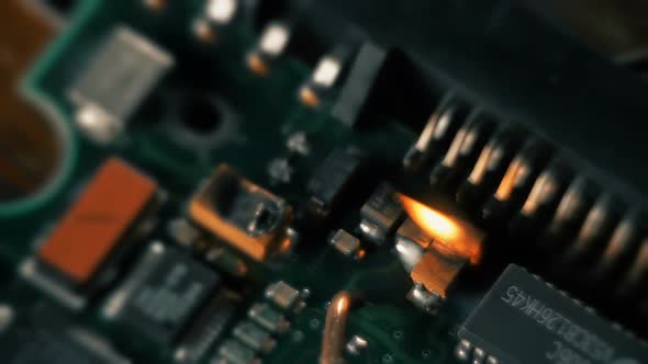 Short circuit in the electronic board in slow motion.