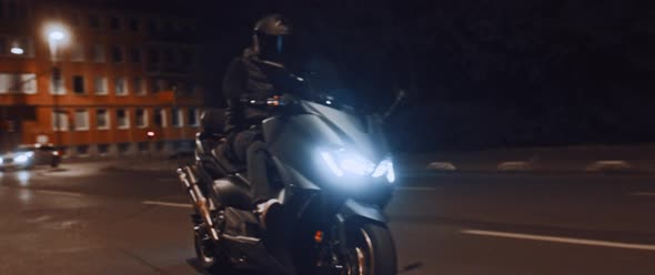 Motorbike driving at Night in the City