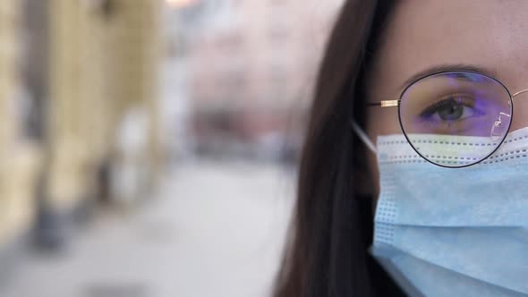 A girl during the Covid-19 pandemic in a medical mask walks around the city.