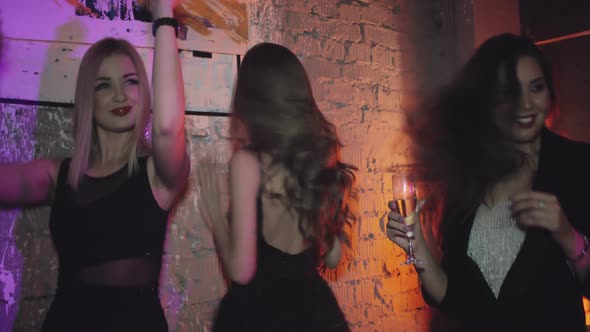 Queens of the Night alt