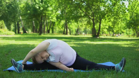 Obese Girl Doing Splits, Fitness Exercises Outdoors, Way to Healthy Lifestyle