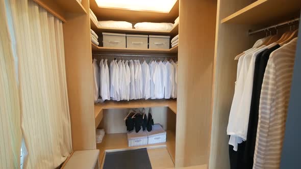 Neat and Stylish Walk-in Closet Decoration