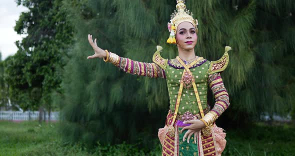 Khon performance arts acting entertainment dance traditional costume in the park