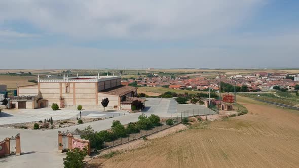 Bodega Gótica is a family business that has been producing grapes for several generations in the mun