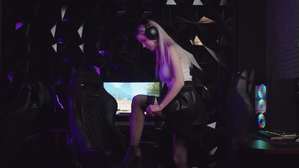 Blonde Sexy Gamer Girl Streamer Steps on a Chair and Tightens Up Her Fishnets Stockings